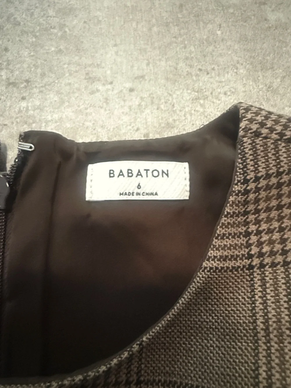 Babaton Aritzia Bellevue Top TYSON CHK BROWN/TAUP Size 6 - Picture 4 of 4
